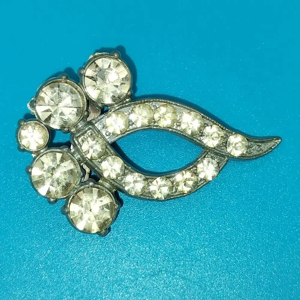 Vintage Rhinestone Brooch Pin Silver Tone Clear Crystal Floral Swirl Eye Design